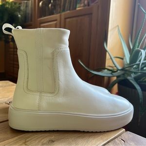 GREATS white boots NWOT